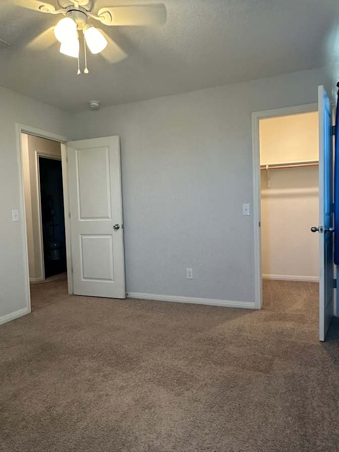 Alaura's room