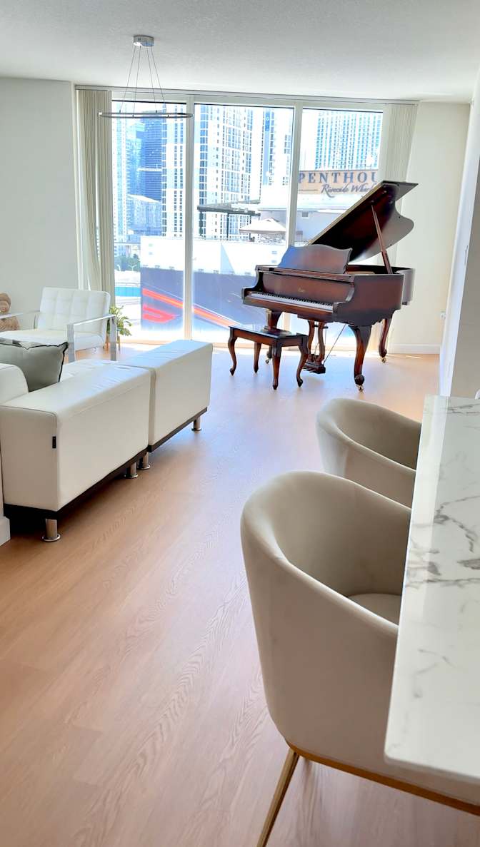 Mauricio's room