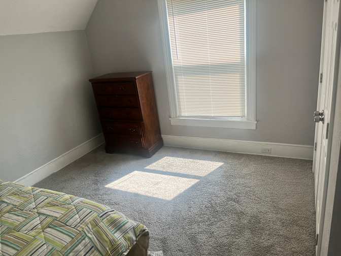 RL Homes's room