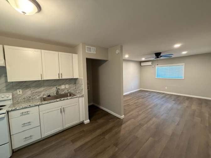 Alcove Rooms's room