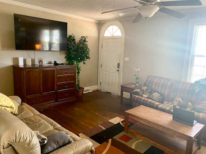 Thomas's room