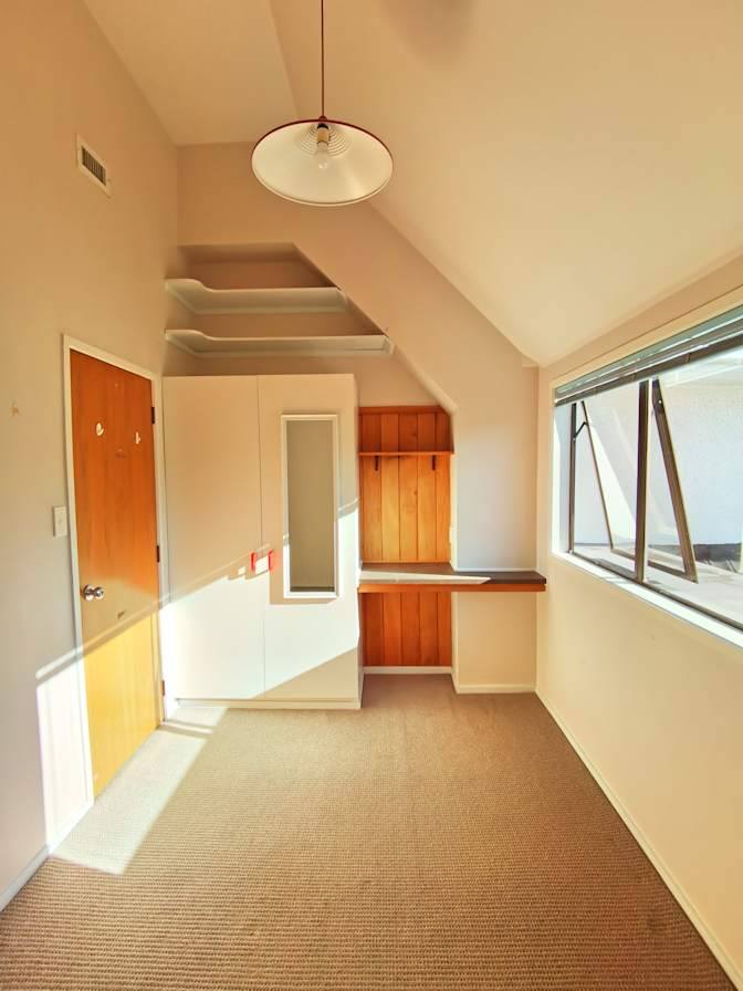 Gal's room