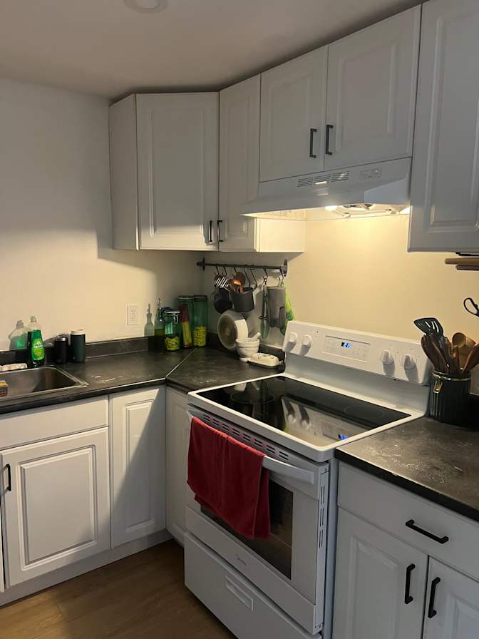 Adrian Pettyfer's room