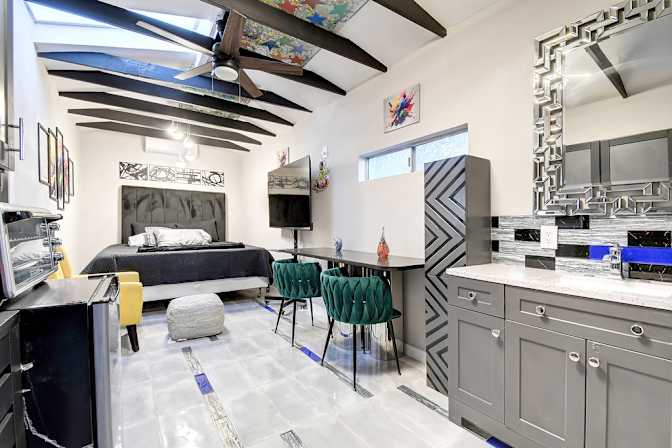 Dennis Lev's room