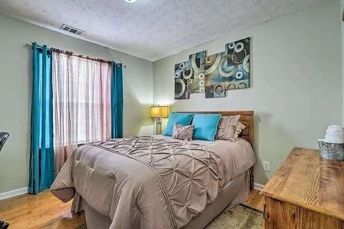 Alcove Rooms's room