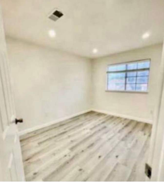 ROOM FOR RENT's room