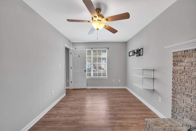 lifedoorrentals's room