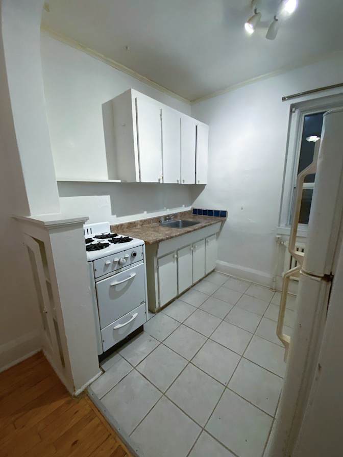 Renato Tomatis Pozzuoli's room