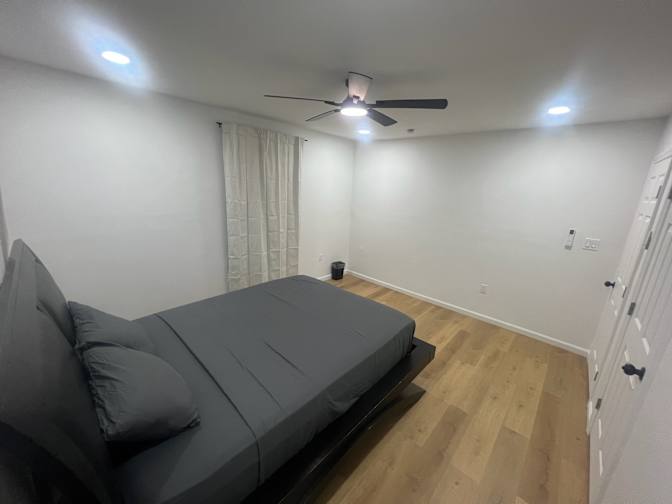 Leslie's room