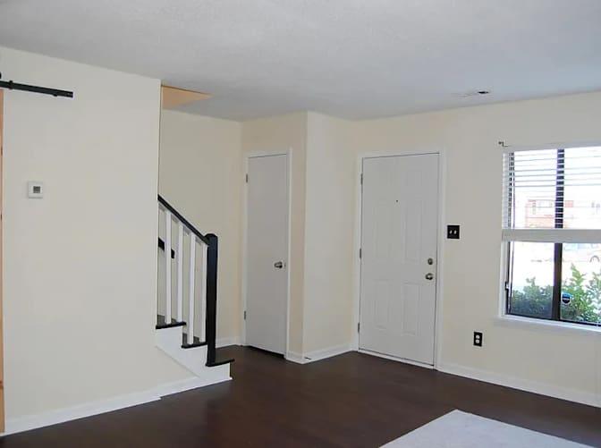 Alcove Rooms's room