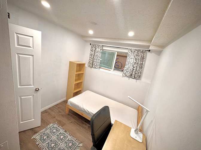 Ali Zowghinia's room