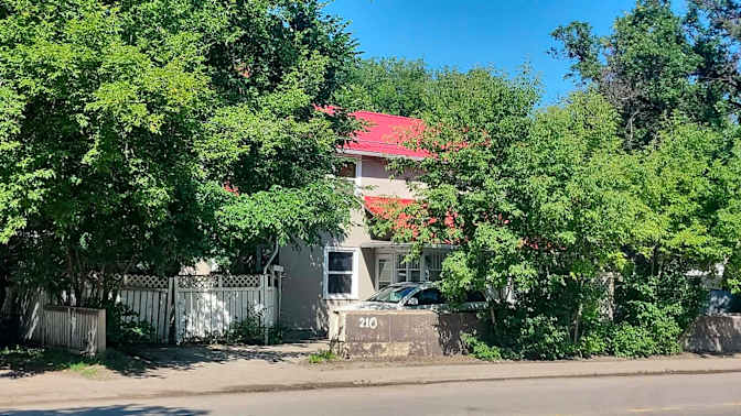 Clarence Avenue