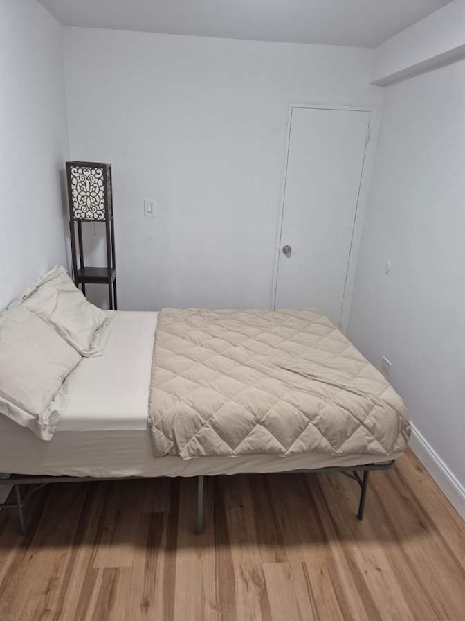 Leona's room