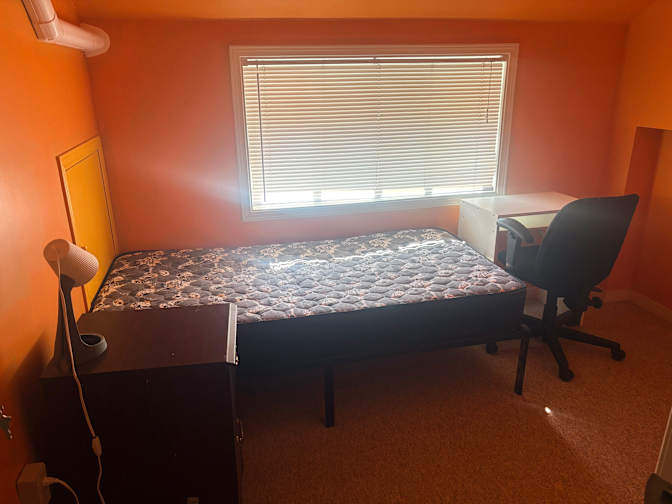 Moe's room