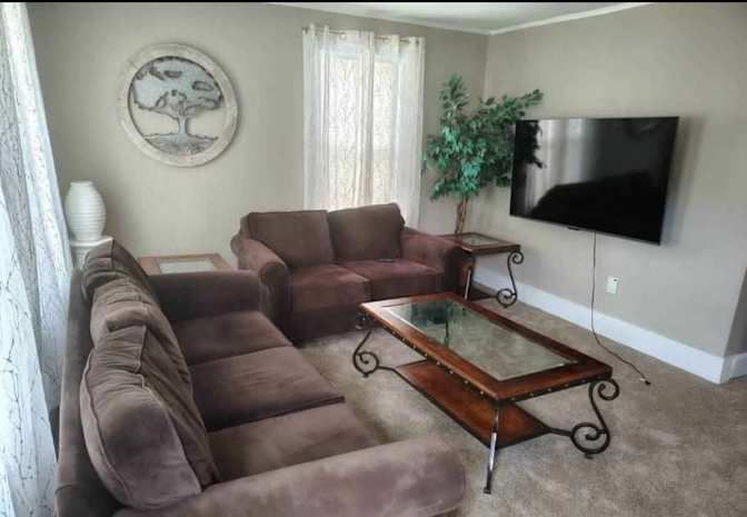 Leannice Del Valle's room