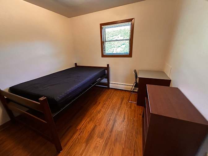 Can Liu's room