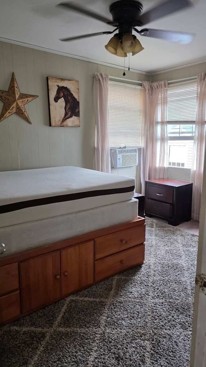 Howard J Buckalew's room