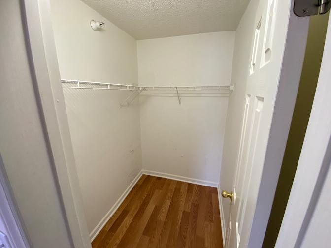 Alcove Rooms's room