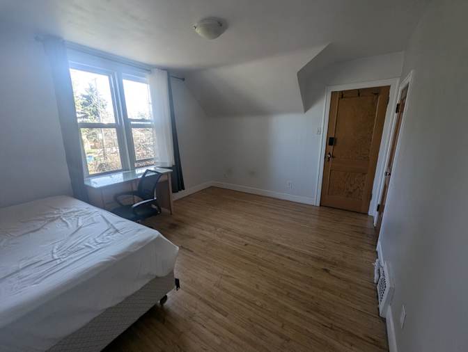Ken's room
