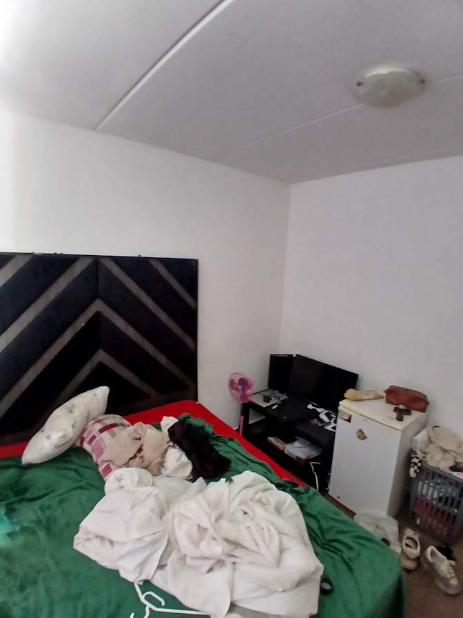 Zero Bruru's room