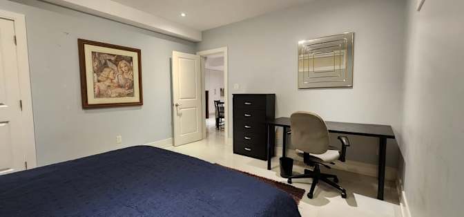 NIKKI LOBELLO's room