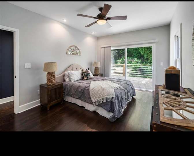 Alcove Rooms's room