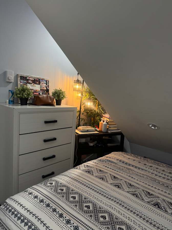 La Monte's room