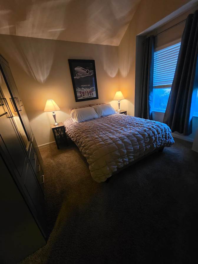 Alcove Rooms's room