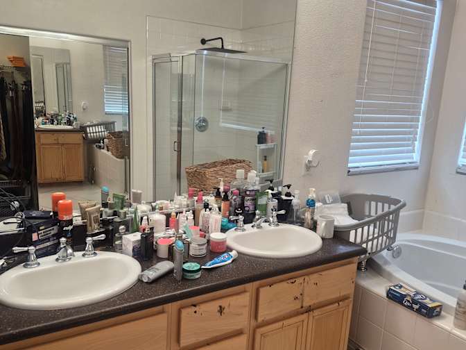 Elite Realty's room