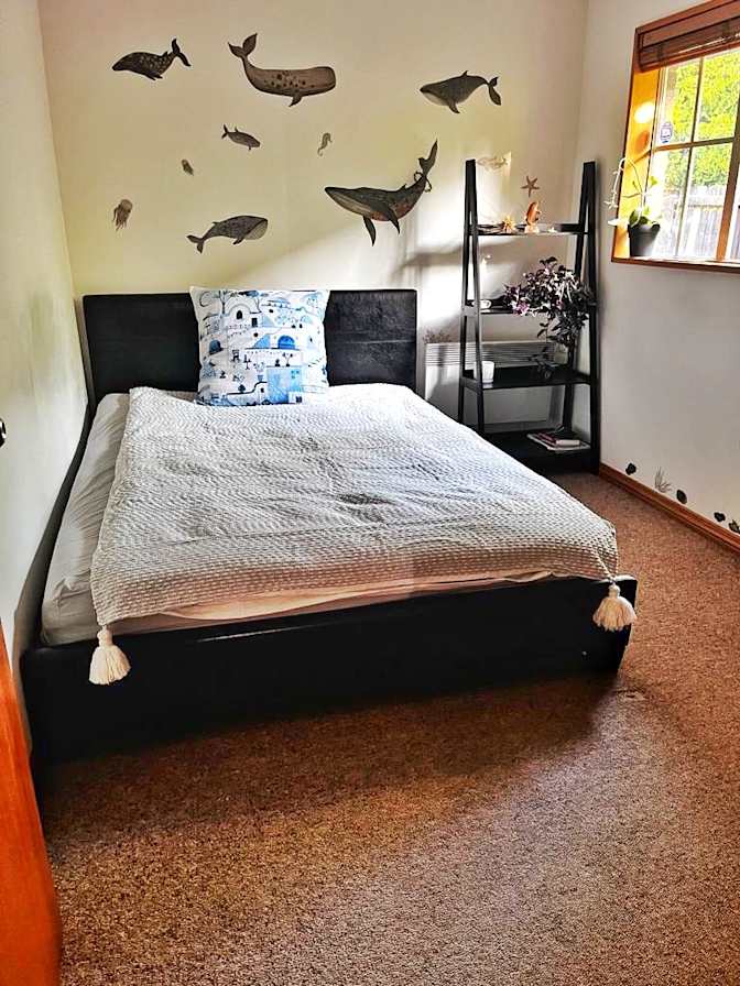 Tom's room