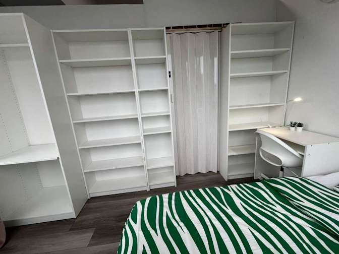 Ozge Simsek's room
