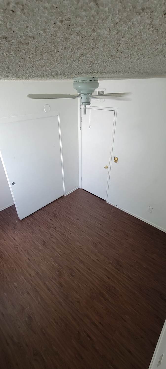 Oz's room