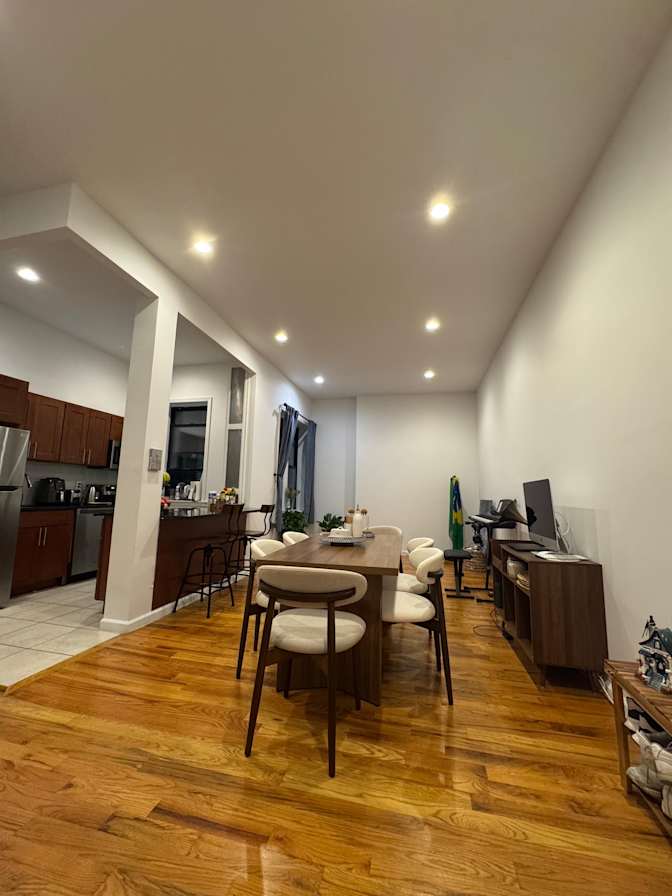 Andréa Maria's room