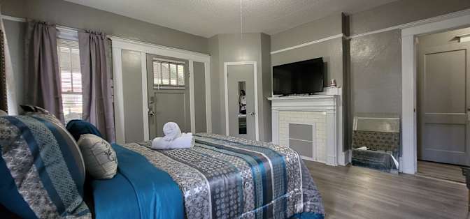 GBU Holdings Group's room