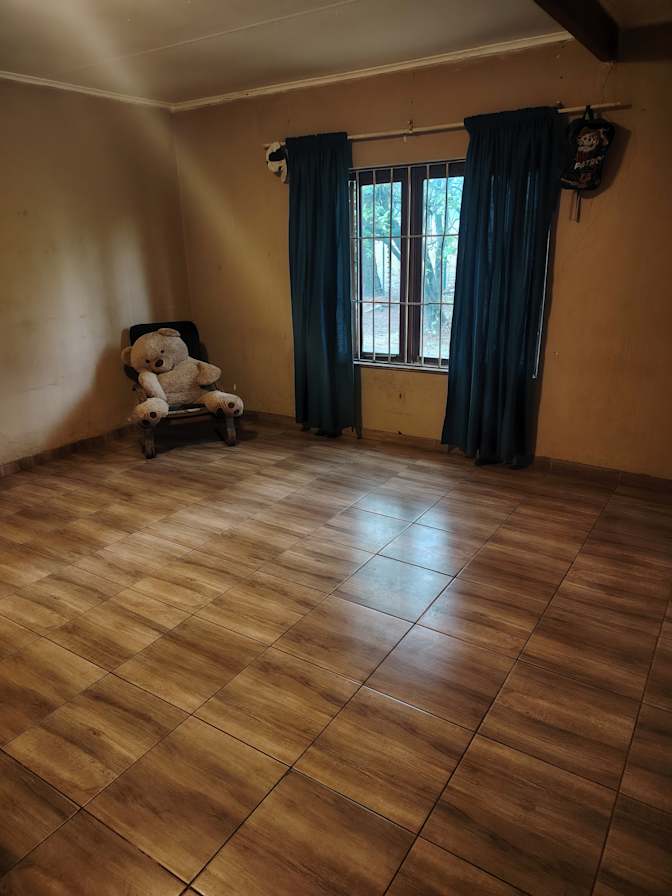 Leon Benadie's room