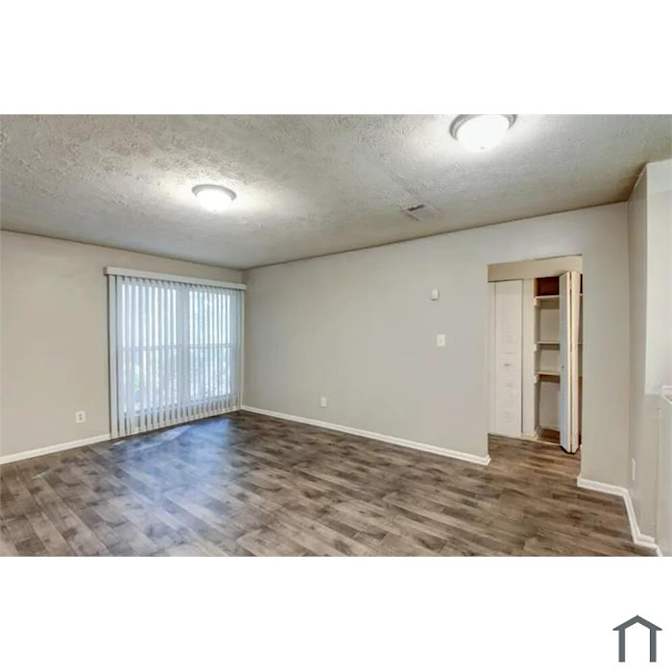 Alcove Rooms's room