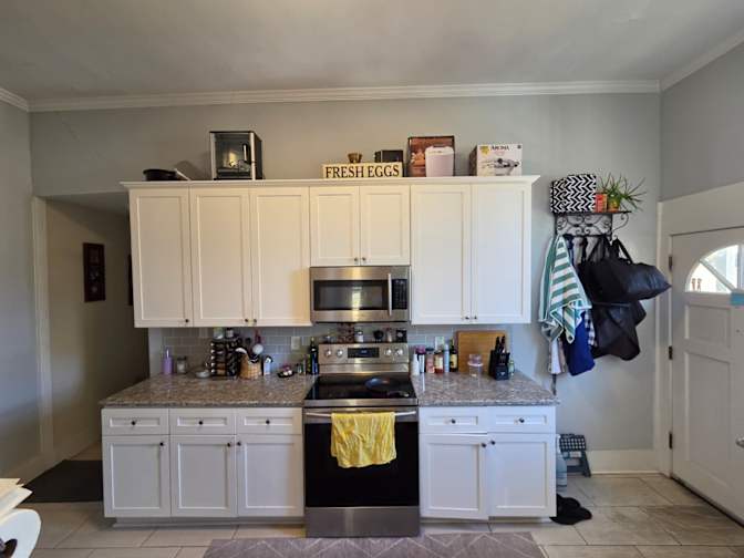 Holly parashar's room