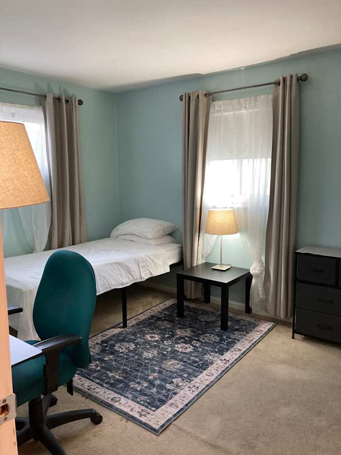 College Park Bed and Bath's's room