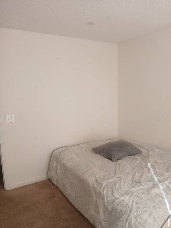 Luis's room