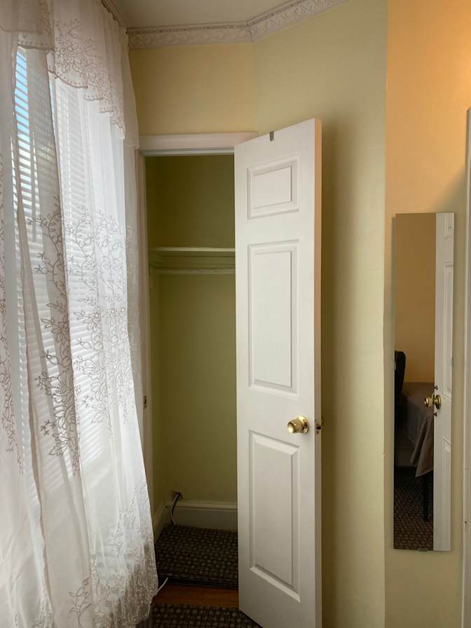 College Park Bed and Bath's's room