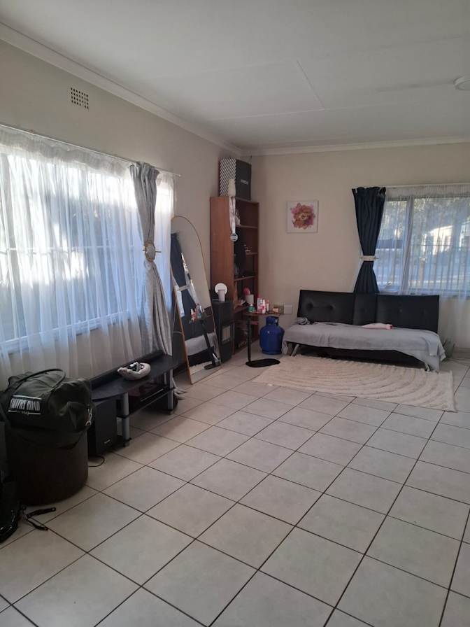 Thomas Sello's room