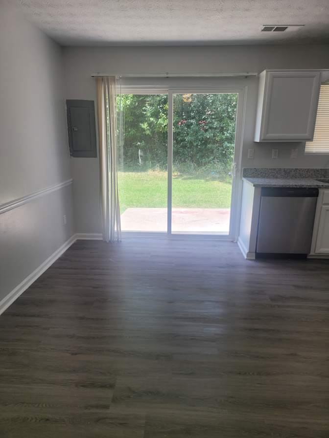 Alcove Rooms's room