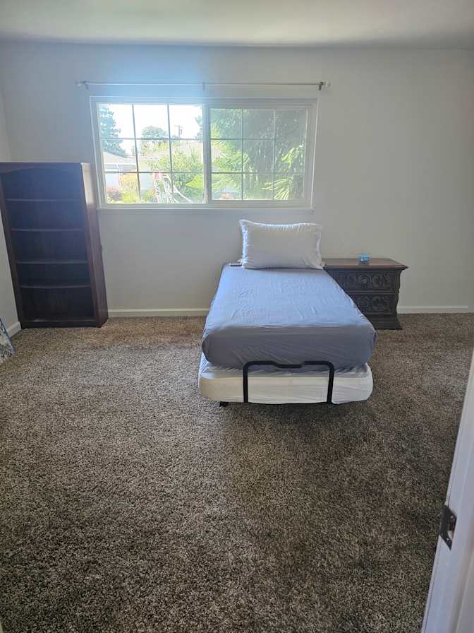 JEREMY's room