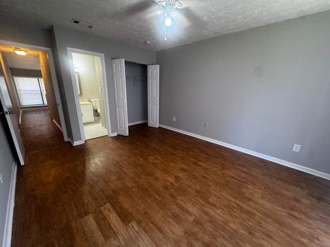 Alcove Rooms's room