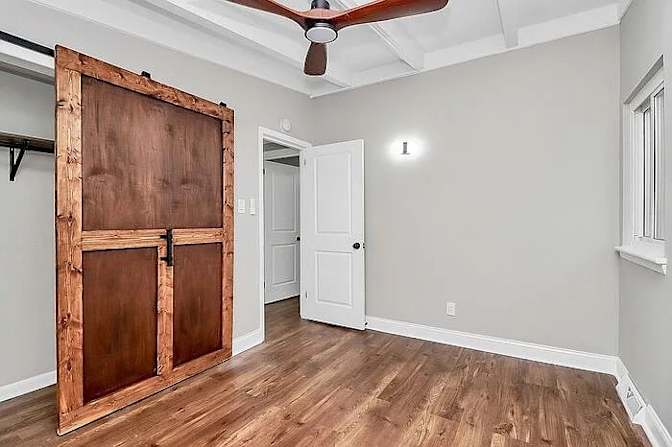 Alcove Rooms's room