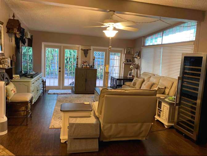 Stephanie Aleandri's room