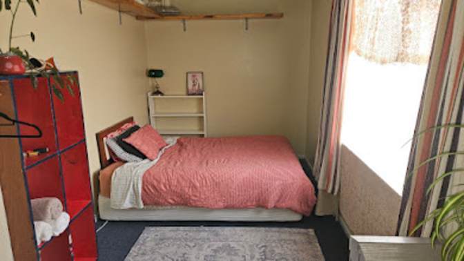 Yanné's room