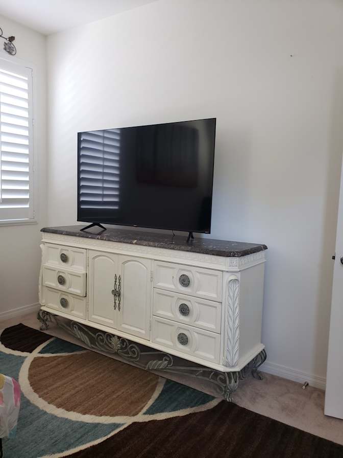 Eve's room