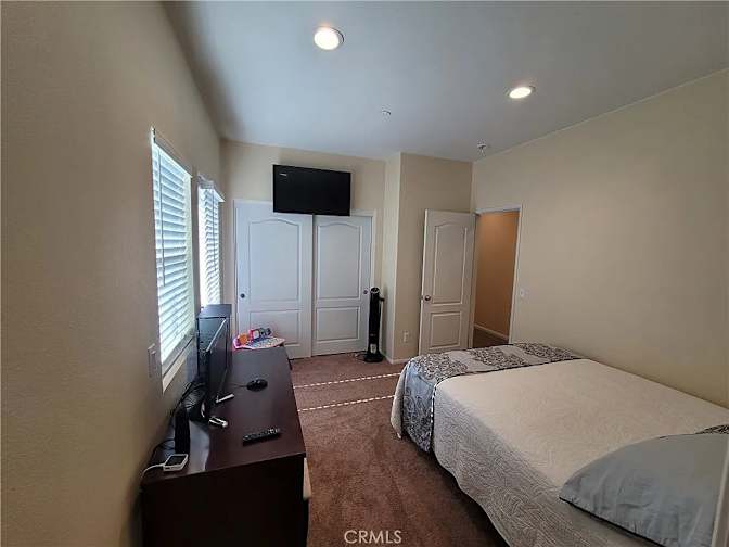 Fernando Vargas's room