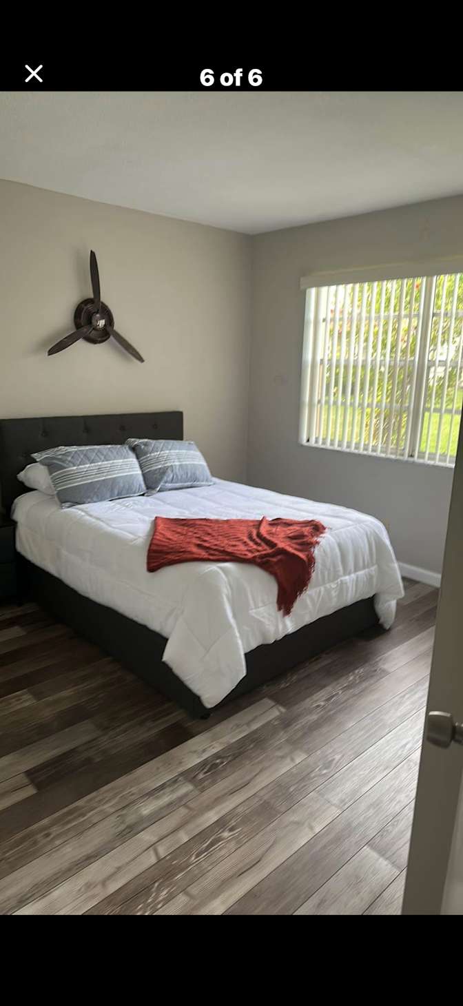 Carlos's room